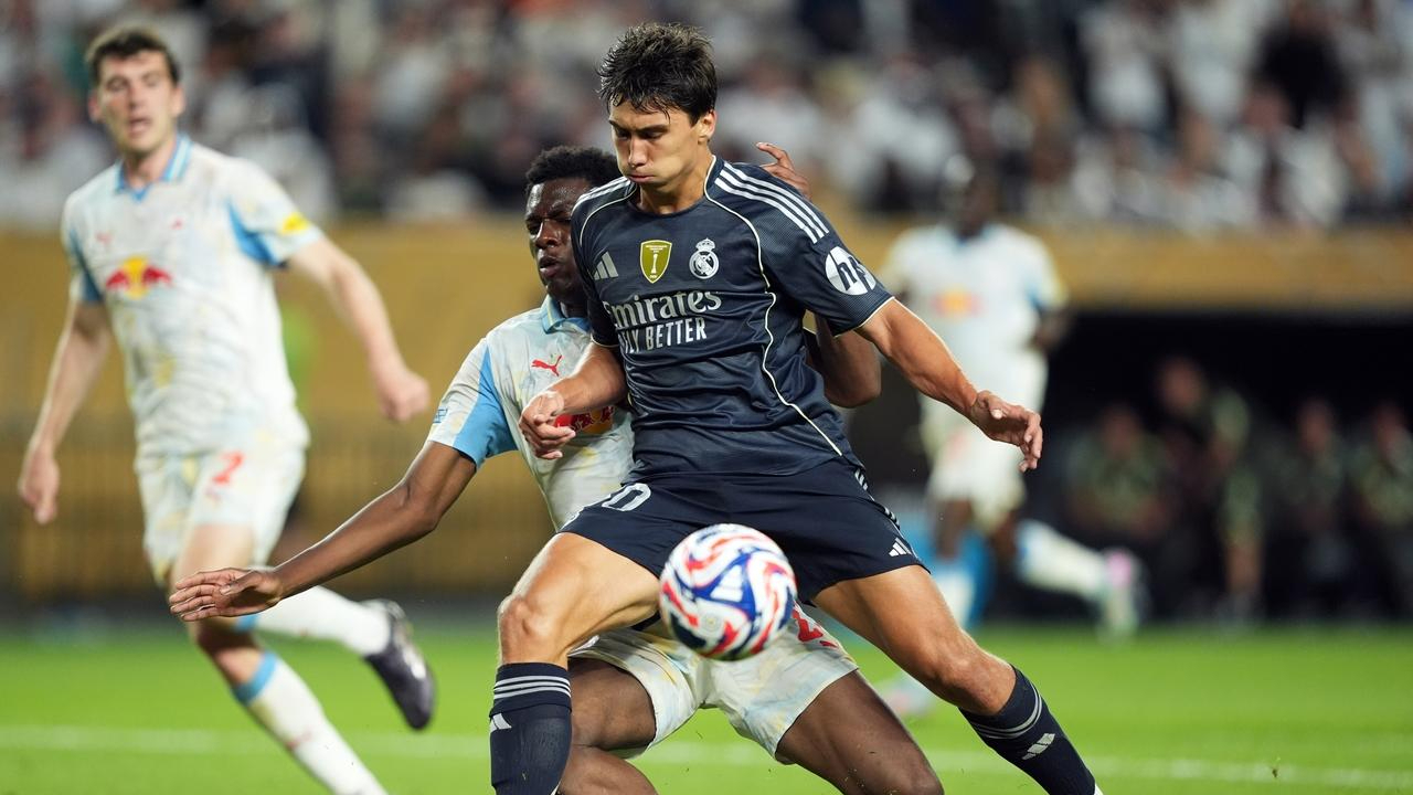 包含皇马拼尽全力，成功逆转晋级下一轮的词条